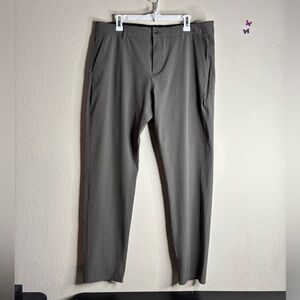 Vuori Aim pants light olive gray/green size 36 V431